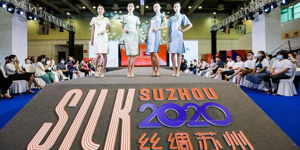 荷言旗袍亮相丝绸苏州2020展 带你静享似水流年的艺术之美